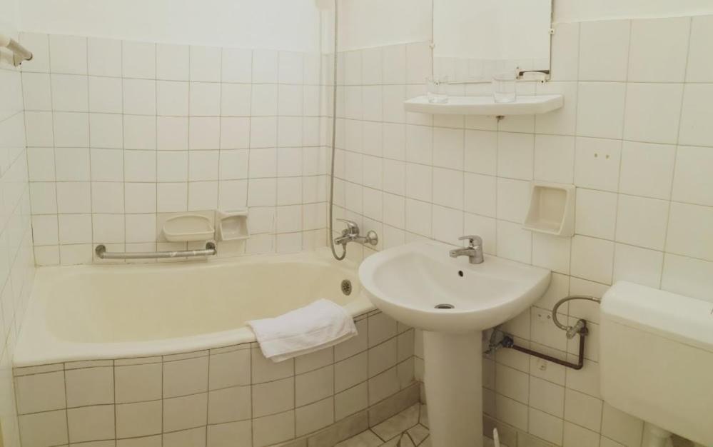 Hotel Oroszlan Szigetvár Extérieur photo