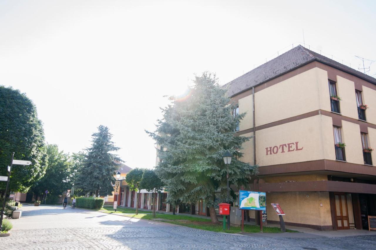 Hotel Oroszlan Szigetvár Extérieur photo